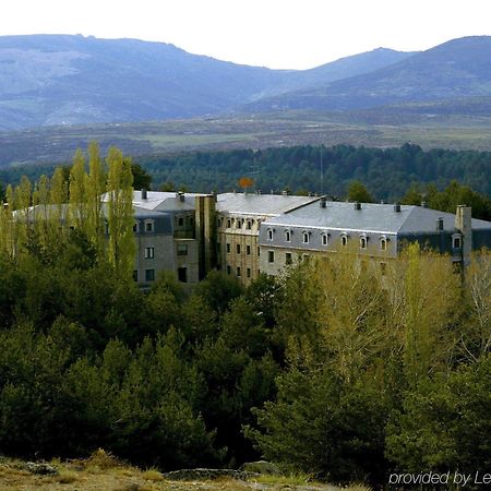 Parador De Gredos Navarredonda de Gredos Bagian luar foto